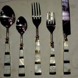 Ensemble de couverts en acier inoxydable poli noir avec un design moderne à long manche Ensemble de couverts de luxe de haute qualité - Product Image 6