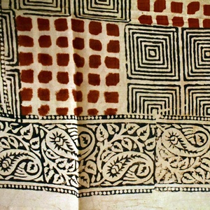 ผ้าโสร่งชายหาดพิมพ์ลายสีเบจทำด้วยมือสำหรับเป็นของขวัญที่สมบูรณ์แบบสำหรับผู้หญิง - Product Image 2