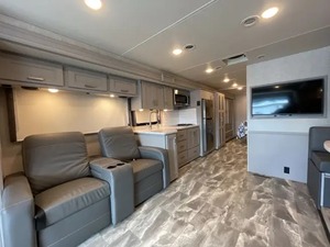 Used 2023 T h o r Challen ger 35 MQ Class A gas motor home - Product Image 6