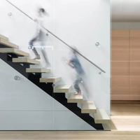 Escalier droit en chêne massif blanc pour villa moderne, avec rampe en verre trempé, pour appartement