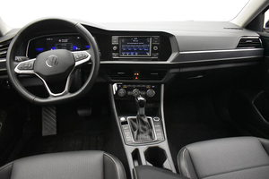 2024 para Sedán SE FWD Turbo R21 Volante a la Izquierda Interior Claro Bajo Kilometraje - Product Image 2