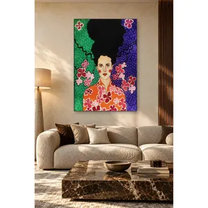 Fida Femme avec des fleurs roses sur fond vert et violet, impression sur toile - Product Image 4
