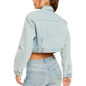 Veste en jean à la mode pour femmes avec un design en détresse et une coupe ajustée idéale pour superposer avec des hauts et des robes en toutes saisons - Product Image 2
