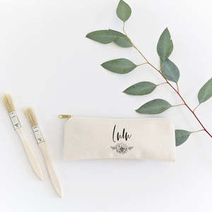 Trousse à crayons et pochette de voyage en toile de coton à motif floral moderne, personnalisable avec nom, portable, motif lettres - Product Image 3