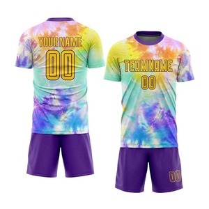 Uniformes de football populaires Meilleur matériau Vêtements de football avec logo personnalisé - Product Image 1