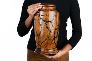 Fractal Burn Urne de crémation en palissandre Résine époxy bleue Cendres pour adultes et animaux de compagnie Boîte commémorative personnalisée pour cendres - Product Image 5