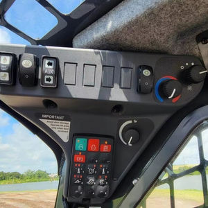 Minicargadora Johnn Deere 2022G 325 - Product Image 3