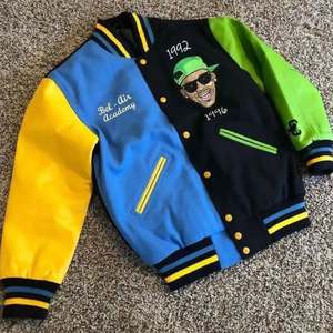 เสื้อแจ็กเก็ตหนังแท้สำหรับผู้ชายผ้าขนแกะปักโลโก้ขนาดพลัสไซส์ตกแต่งขนสัตว์สำหรับฤดูหนาวผลิตตามสั่งสำหรับ2024 - Product Image 3