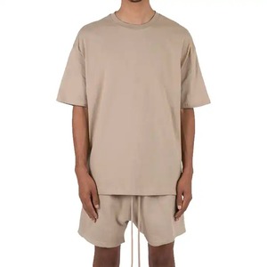 Conjunto de dos piezas de camiseta y pantalones cortos para hombre de alta calidad OEM 100% algodón estampado digital largo para verano - Product Image 1