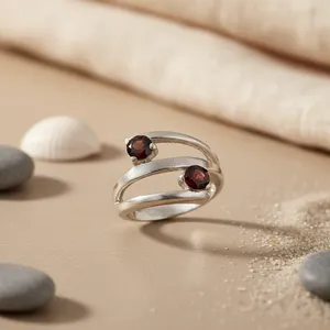 Bague en argent 925 plaqué rhodium avec grenat, bijou fin et délicat pour femmes - Product Image 2