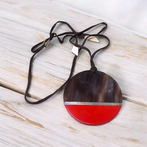 Collier pendentif classique en corne de buffle de haute qualité, corne naturelle et résine pour les amoureux, vente chaude, corne de buffle par f s i - Product Image 6