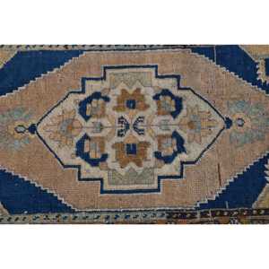 Alfombra Turca Vintage de 1.6x3.5 pies (49x108 cm), Alfombra de Lana con Borde Azul - Product Image 2