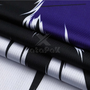 Ensemble de maillot de basket-ball léger avec uniforme de basket-ball évacuant l'humidité personnalisable pour les équipes - Product Image 3