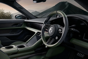 Porsche Taycan Turbo 2024 d'occasion, entièrement équipée, propre, prête à être expédiée - Product Image 3