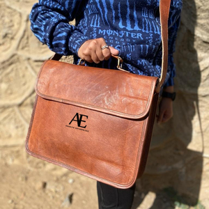 Sac de messager unisexe en cuir marron vintage Sac pour ordinateur portable à motif carré élégant avec doublure en toile Sac à main en cuir fait à la main - Product Image 1