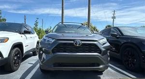 SUV hybride RAV4 Limited AWD 4 portes 2024 légèrement utilisé avec intérieur foncé, conduite à droite/gauche, livraison rapide et vente disponible - Product Image 3