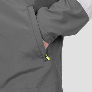 Chaqueta cortavientos de nailon impermeable ligera para hombre con cuello levantado cierre de cremallera chándal con capucha de concha suave para primavera - Product Image 3