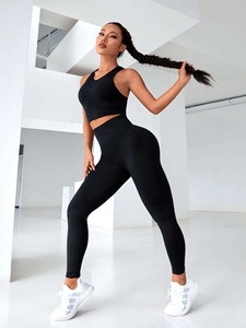 ชุดออกกำลังกายผู้หญิงแบบไร้รอยต่อขายส่ง เสื้อโยคะระบายอากาศและกางเกงเลกกิ้ง ชุดออกกำลังกาย เสื้อผ้าฟิตเนส - Product Image 3