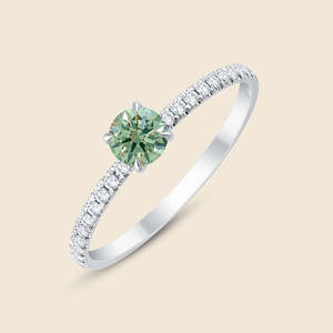 Bague ronde en or massif 14 carats avec micro-diamants et diamant de laboratoire rond de 0,3 carat F-VS, idéale pour mariage, fiançailles et occasions spéciales. - Product Image 1