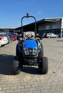 Tracteur agricole 4x4 avec moteur - Product Image 1