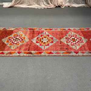 Tapis de 2,7 x 10 pieds, tapis turc vintage, tapis en laine rouge - Product Image 5