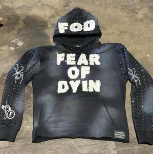 เสื้อฮู้ดดี้ผู้ชายผ้าคอตตอนผสม ลดราคาสุดฮอต สไตล์โดดเด่น ระบายอากาศได้ดี ตกแต่งด้วยลายปักและคริสตัล - Product Image 1