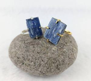 Anillo de cianita azul ajustable Piedra preciosa natural Plata de Ley 925 Chapado en oro de 14K Hecho a mano Regalo de joyería al por mayor - Product Image 1