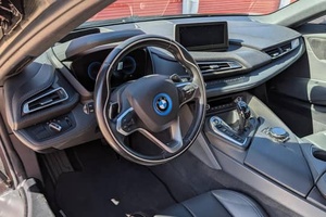 VOITURE ÉLECTRIQUE EXTREMEMENT PROPRE 2017 BM-W I8 COUPÉ 357-HP HYBRIDE RECHARGEABLE AWD PRÊTE À LA LIVRAISON - Product Image 4