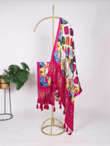 Gaji Silk Dupatta avec impression numérique est également livré avec des glands - Product Image 1
