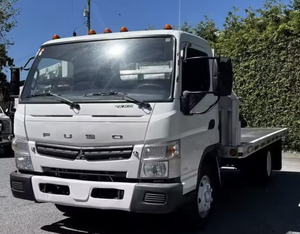 El mejor!! Listo para Trabajar, Usado en 2013, Mitsubishi Fuso FE160, Plataforma Plana de 14 Pies, Diésel, Bajo Kilometraje - Product Image 1