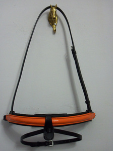 Noseband en cuir verni orange pour bride de cheval, rembourrage premium, cuir anglais, logo personnalisé, équipement équestre - Product Image 5