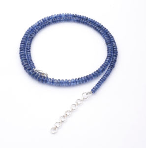 Collar con cuentas de piedras preciosas de diseño étnico tradicional con cadena de eslabones duradera para joyería hecha a mano - Product Image 4