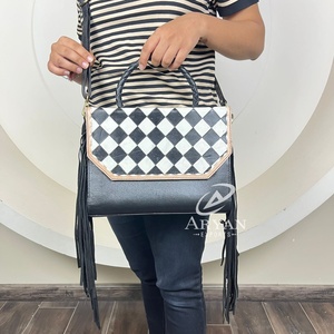 ¡Novedad de 2025! Bolso cruzado de cuero genuino con patrón de tablero a cuadros de piel de vaca para mujer, bolsos con flecos de estilo occidental - Product Image 1