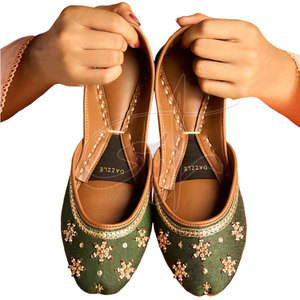 Nuevo Estilo, Último Diseño, Khussa para Mujer, Seda Cruda y Cuero, Antideslizante, Alta Calidad, Diseño de Moda, Gran Venta - Product Image 2