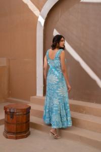 Vestido Maxi Batik Floral Turquesa con Cintura Fruncida, Estilo Bohemio, Ropa de Playa, Falda Escalonada Azul Agua, Sin Mangas, Fluido, Vestido de Verano - Product Image 2