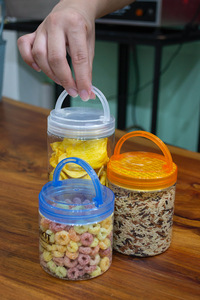 Frasco de plástico transparente de grado alimenticio al por mayor con tapa de aluminio para aperitivos, postres y alimentos secos, embalaje de almacenamiento - Product Image 2