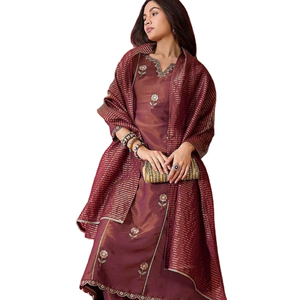 Salwar Kameez traditionnel en soie PV pure aux couleurs vives et très attrayantes, avec broderies, parfait pour les mariages et les tenues de soirée. - Product Image 1