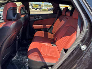 Hybride SX-Prestige 2023 d'occasion en excellent état, faible kilométrage, transmission automatique, sièges en cuir, jamais accidenté et prêt à être expédié - Product Image 4