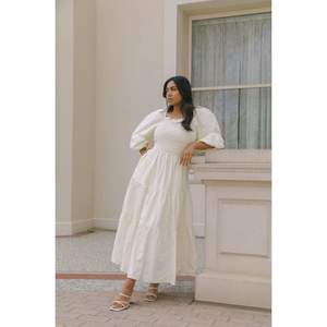 Robe longue élégante blanche pour femme, col carré, taille élastique, ornée de diamants, taille XS, idéale pour le bureau et les sorties estivales, OEM/ODM disponible - Product Image 6