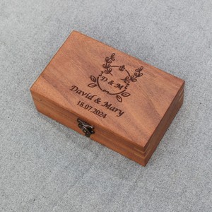 Caja de memoria de madera maciza 100% con diseño personalizado disponible y caja de memoria pulida natural para la venta - Product Image 1