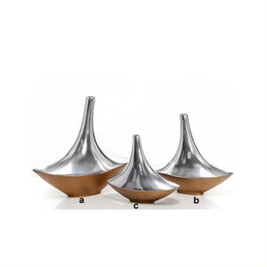 Ensemble de 3 vases à fleurs de table indiens faits à la main en métal les plus vendus pour les occasions de mariage. - Product Image 6