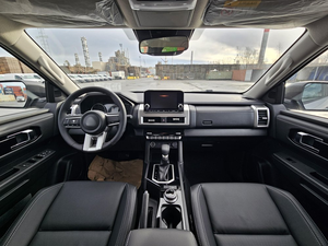 Camioneta Usada 4x4 de Doble Cabina, 2.4L Turbo Diésel, 5 Asientos con Interior de Tela, Color Oscuro, Tamaño de Neumáticos R18, Volante a la Izquierda - Product Image 4