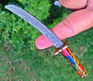 Mini cuchillo de chef japonés de acero de Damasco personalizado hecho a mano, hoja de resina de madera de acero inoxidable forjado de alta calidad, mango de cuero - Product Image 2