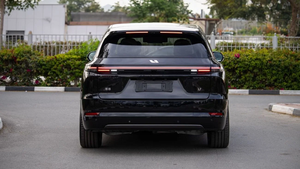 Casi Nuevo, a un Precio Increíble: Liixanng L7 Ultra Hybrid 2025 Negro, SUV de Lujo con Motor 1.5L (Gasolina/Eléctrico) y Techo Panorámico - Product Image 6