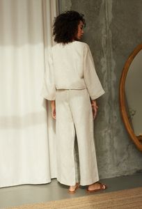 ชุดเซ็ตผ้าลินินสีเบจสุดหรูสำหรับผู้หญิง ประกอบด้วยเสื้อทรงหลวมใส่สบาย เหมาะสำหรับฤดูร้อน สไตล์ทันสมัย ใส่ได้ทุกวัน ชุดลำลองสบายๆ สำหรับการเดินทาง - Product Image 2