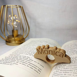 Support de livre en bois artisanal pour la lecture d'une seule main, support de page ergonomique pour livres, journaux et manuels scolaires - Product Image 1