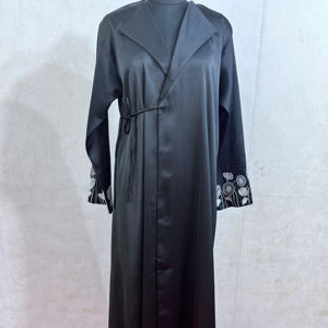 Abaya de soirée haut de gamme, brodée à la main, en satin et crêpe, ornée de perles - Product Image 1