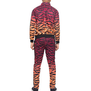 Survêtement de Jogging pour Hommes de Haute Qualité Logo Personnalisé OEM Formation Gym Impression Par Transfert De Chaleur Ensembles Personnalisés Respirant Solide À Capuche - Product Image 5