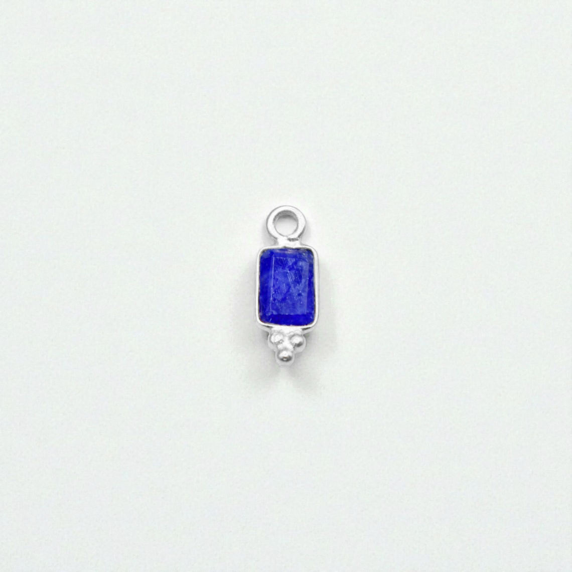 ไพลินสีที่ผ่านการย้อม