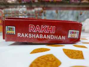 Alta venta RAKHI POOJA BOX Caja de regalo de celebración étnica completa con artículos de decoración artesanal Delicias dulces y decorativas - Product Image 2